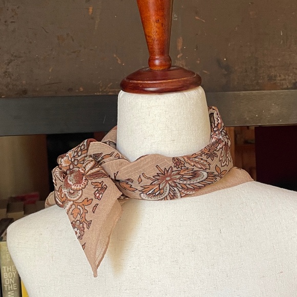 vintage scarf - Picture 2 of 4